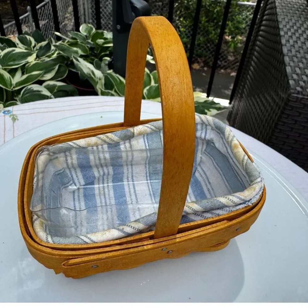 Vintage Longaberger Basket; small; with liner and plastic insert
